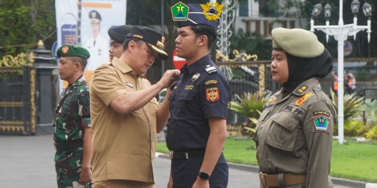 Kirab Pataka Jer Basuki Mawa Beya (JBMB) dalam rangka memperingati Hari Jadi ke-79 Provinsi Jawa Timur tiba di Kota Malang. Foto/dok