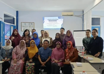 Tim PKM Polinema gelar pelatihan kewirausahaan diversifikasi sayur mayur berupa ice cream bagi warga Desa Duwet, Kecamatan Tumpang, Kabupaten Malang./Foto: dok. Polinema