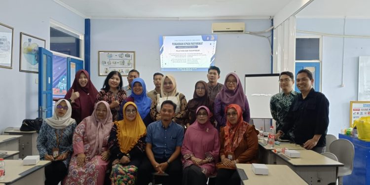 Tim PKM Polinema gelar pelatihan kewirausahaan diversifikasi sayur mayur berupa ice cream bagi warga Desa Duwet, Kecamatan Tumpang, Kabupaten Malang./Foto: dok. Polinema