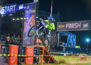 Para pebalap menampilkan kemampuannya dalam putaran final Trial Game Dirt 2024 di Malang. (Foto/dok.)