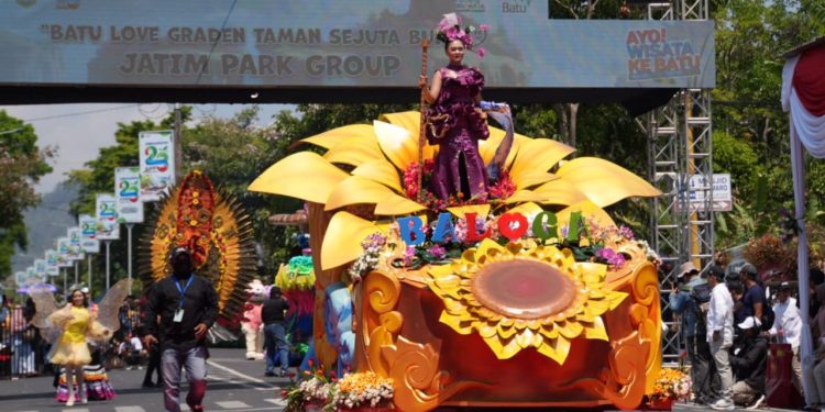 Keseruan Batu Art Flower Carnival 2024. Foto: Diskominfo Kota Batu