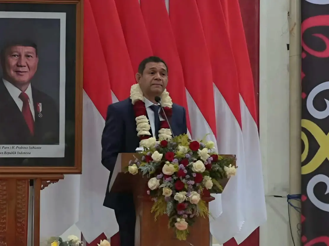 Pakar Hukum Tata Negara, Dr Fahmi Bachmid, SH., MH memaparkan orasi ilmiahnya di wisuda Unikama. (Foto/M Sholeh)