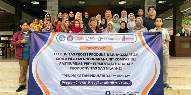 Polinema menggelar program INOVOKASI untuk meningkatkan produksi keju dan diversifikasi produk bersama pelaku UMKM /Foto: Dok. Polinema