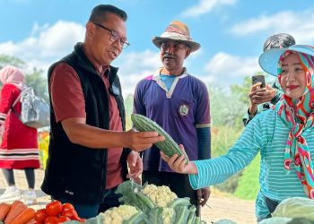 Nurochman saat sambang para petani. Foto: Dok. NH