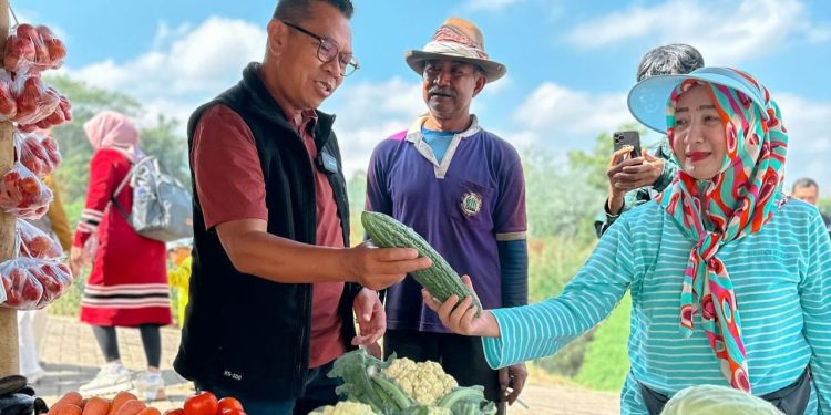 Nurochman saat sambang para petani. Foto: Dok. NH