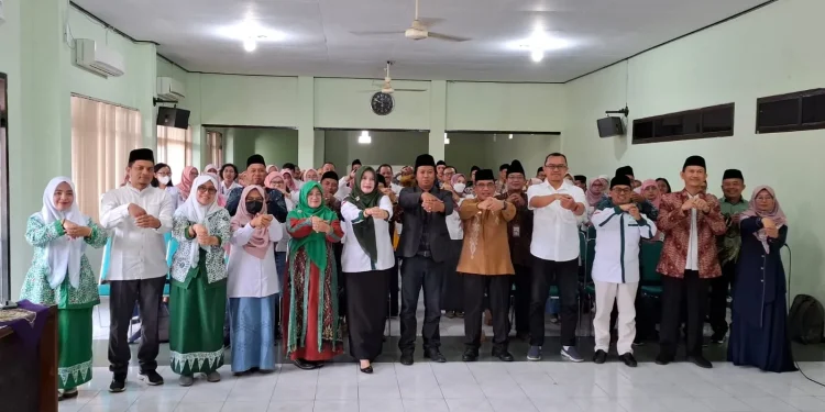 Foto bersama para peserta Sosialisasi Pencegahan Perkawinan Anak. Foto: Aisyah Nawangsari Putri