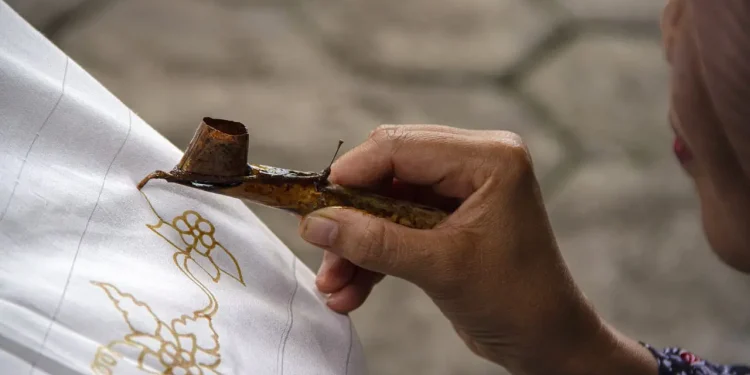 Hari Batik Nasional diperingati setiap tanggal 02 Oktober. Foto: Pixabay