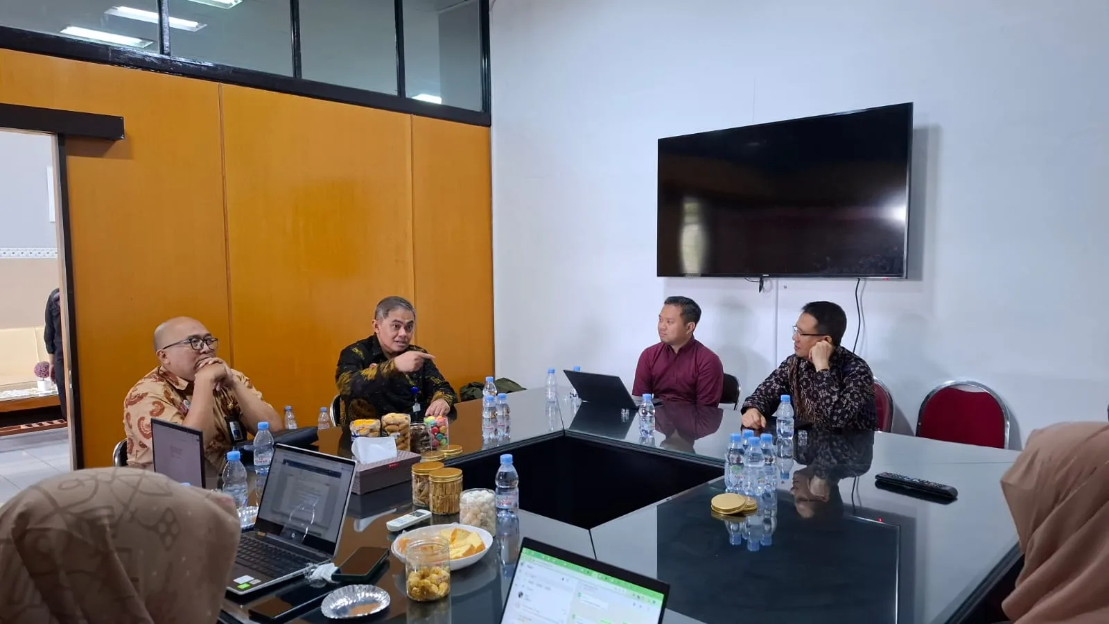 Plt Kepala Dinas Tenaga Kerja M Yekti Pracoyo saat mendampingi Tim Kemenaker RI di Fakultas Vokasi UMM. Foto: Azmy
