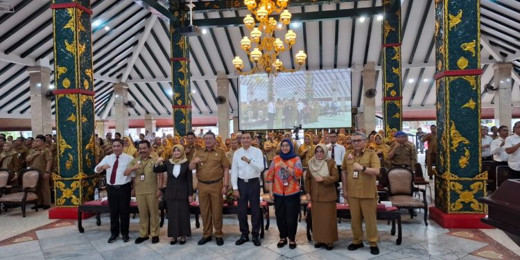 Foto bersama usai pembukaan Sosialisasi Permendagri nomor 7 tahun 2024. Foto: Aisyah Nawangsari Putri