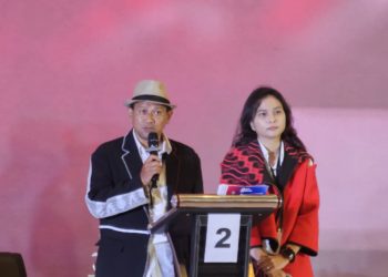 Heri Cahyono (Sam HC) didampingi Ganis Rumpoko dalam debat publik Pilkada Kota Malang. (Foto/M Sholeh)