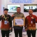 Pemkab Malang Terima penghargaan.