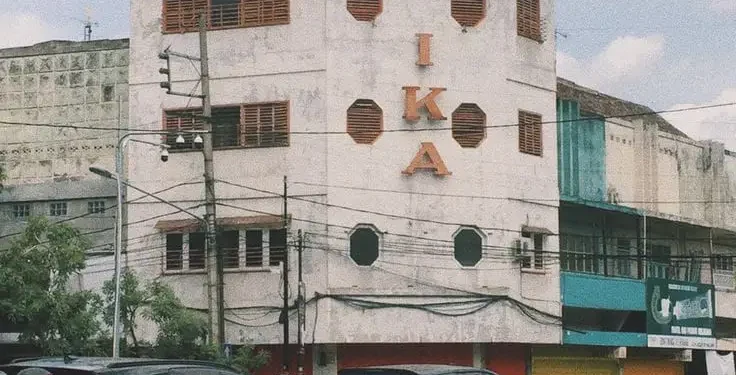Pasar tradisional Malang bukan hanya tempat untuk berbelanja, tetapi juga simbol kehidupan masyarakat dan sejarah panjang kota. Foto: Pinterest