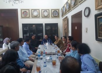 Calon Wali Kota dan Wakil Wali Kota Malang Wahyu Hidayat dan Ali Muthohirin saat berdiskusi dengan FKAUB Kota Malang. (Foto/M Sholeh)