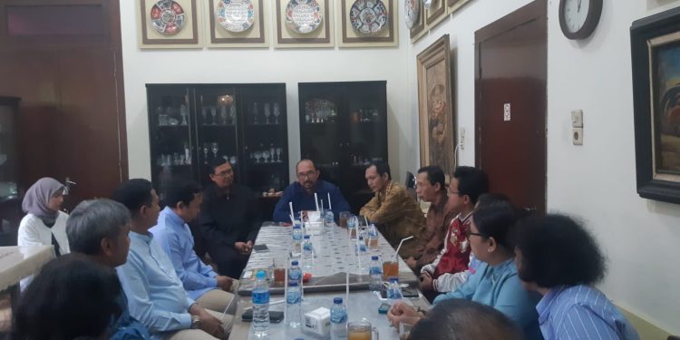 Calon Wali Kota dan Wakil Wali Kota Malang Wahyu Hidayat dan Ali Muthohirin saat berdiskusi dengan FKAUB Kota Malang. (Foto/M Sholeh)