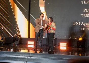 Agen PT Pegadaian meraih penghargaan sebagai Terbaik Pertama UMKM National Champion Kategori Distributor/Boker. Foto/dok Pegadaian