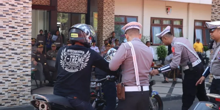 Ilustrasi penindakan pelanggaran lalu lintas dalam Operasi Zebra. Foto: Polres Batu