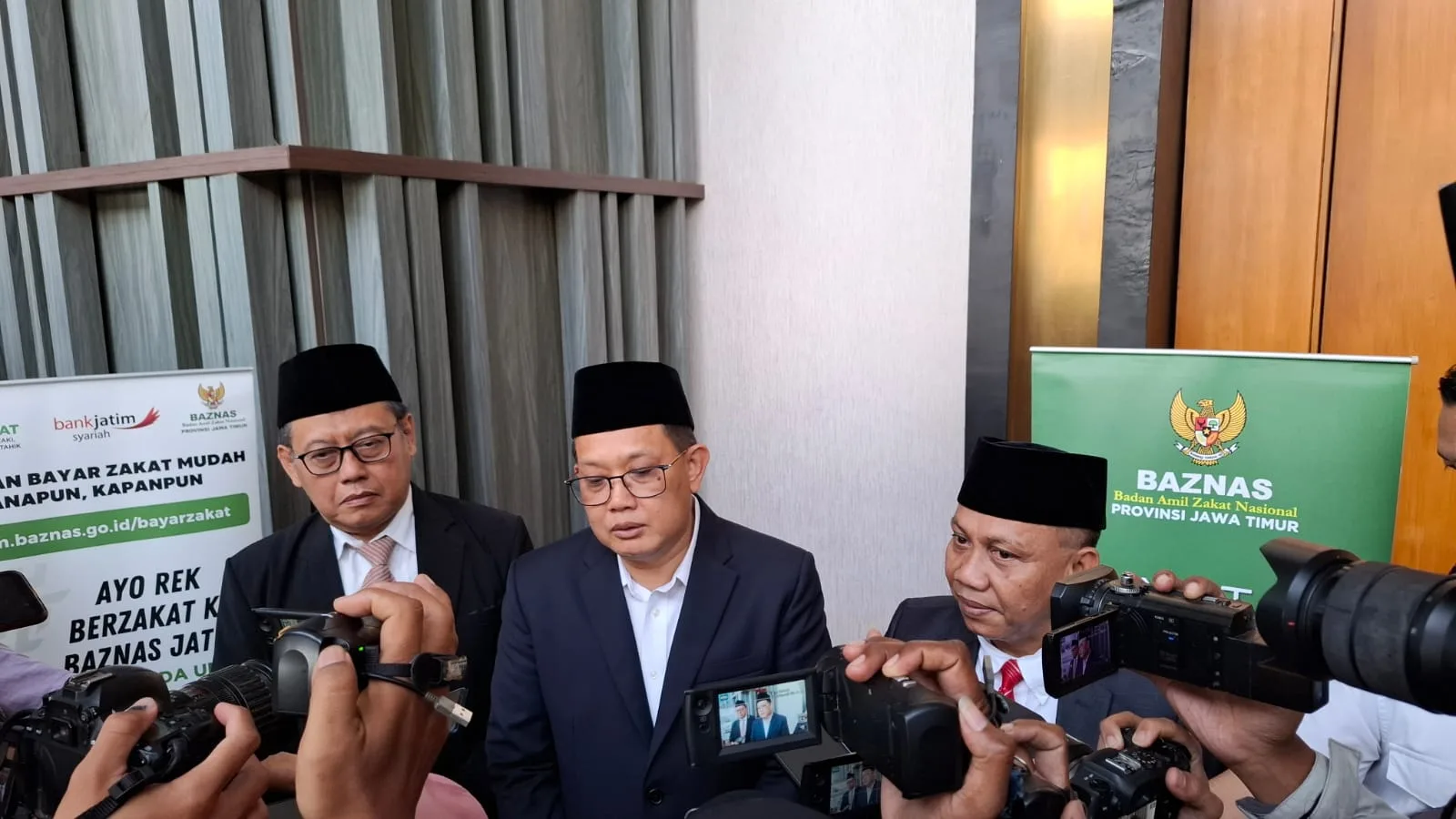 Pj Gubernur Jatim, Adhy Karyono, Ketua saat diwawancara. Foto: Azmy