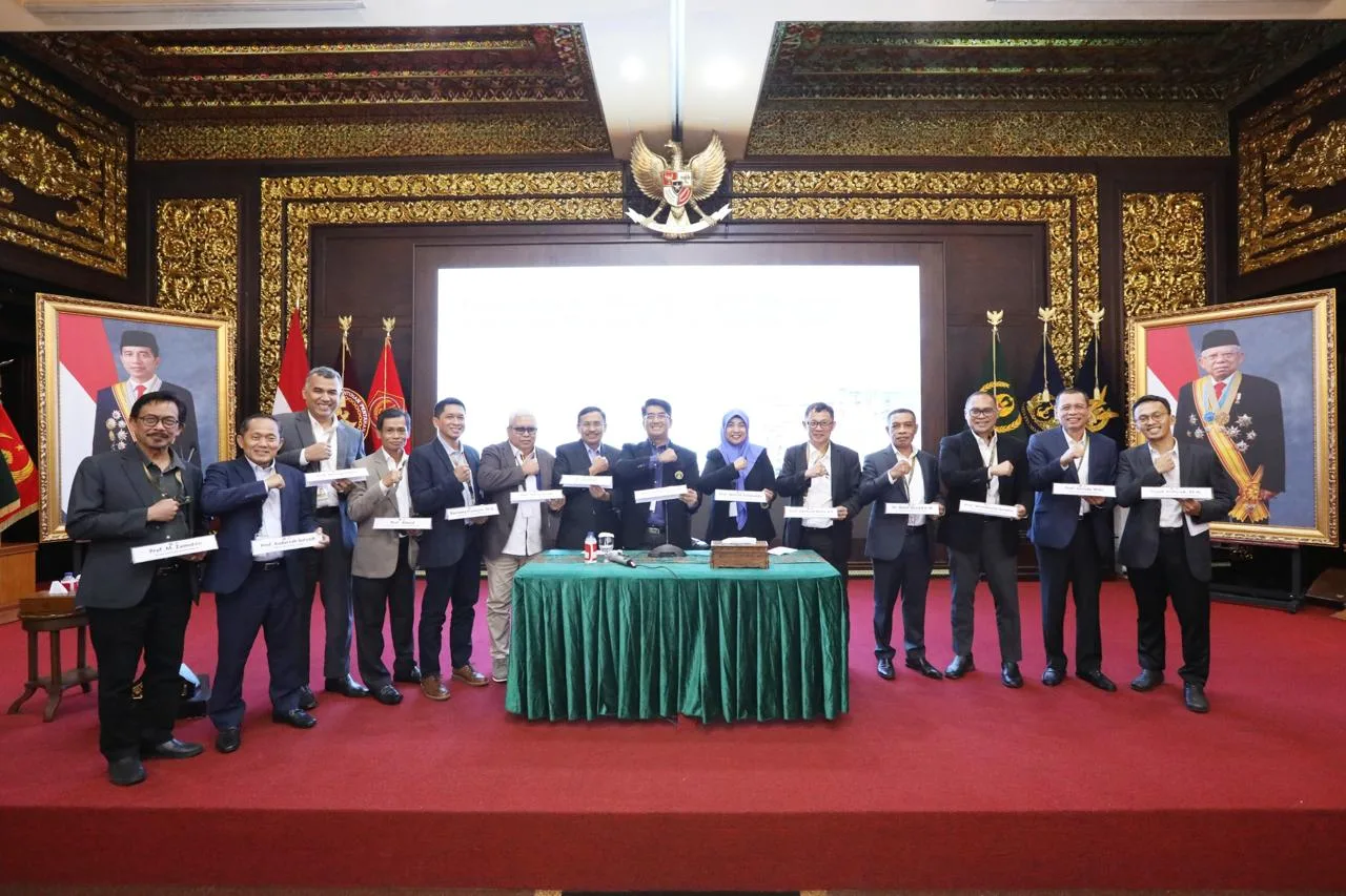 Rektor UIN Malang berpose bersama para peserta Executive Course yang diselenggarakan Kemenhan RI./Foto: dok. UIN Malang.
