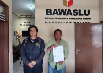 Tim Bidang Hukum Gus laporkan Plt Bupati Malang Didik Gatot Subroto ke Bawaslu Kabupaten Malang. Foto: istimewa