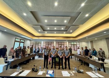 Rapat koordinasi Kantor Imigrasi Kelas I TPI Malang bersama Tim Pengawasan Orang Asing (Tim Pora) Kota Batu. Foto/dok for TM