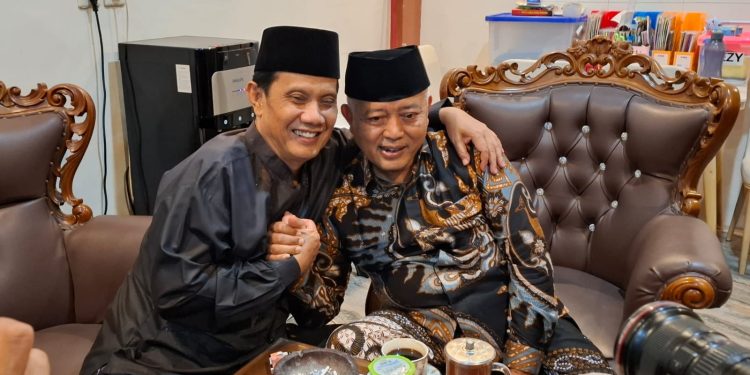 Sanusi-Gunawan berpelukan setelah Pilkada Selesai. Foto/dok Aisyah