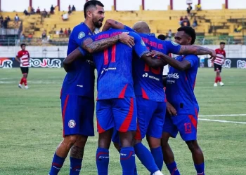Arema FC bersiap menghadapi Persita Tangerang dalam lanjutan pekan ke-12 BRI Liga 1 2024/2025, Selasa (3/12/2024). /Foto: Instagram @aremafcofficial.