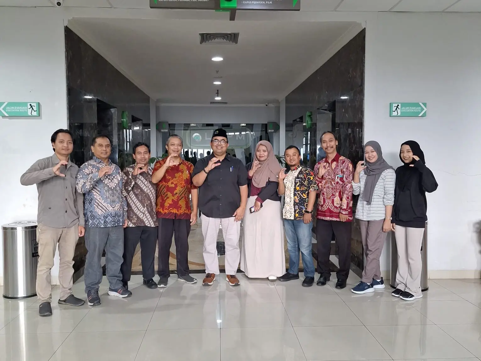 Sekretaris LPPM UM, Dr Hary Suswanto bersama praktisi lembaga pendidikan kejuruan di Kota Malang melakukan FGD. (Foto/M Sholeh)