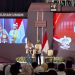 Paslon Nurochman - Heli Suyanto saat debat publik kedua memamparkan tentang program 1.000 sarjana. Foto: Azmy