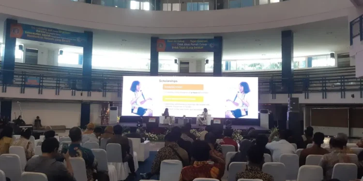 Talk show pendidikan internasional. (Foto/M Sholeh)