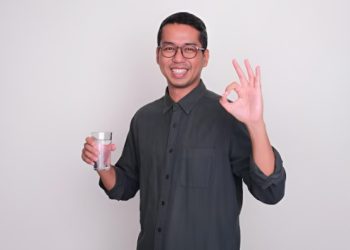 Ilustrasi minum air. Foto/Freepik