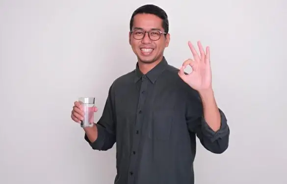Ilustrasi minum air. Foto/Freepik