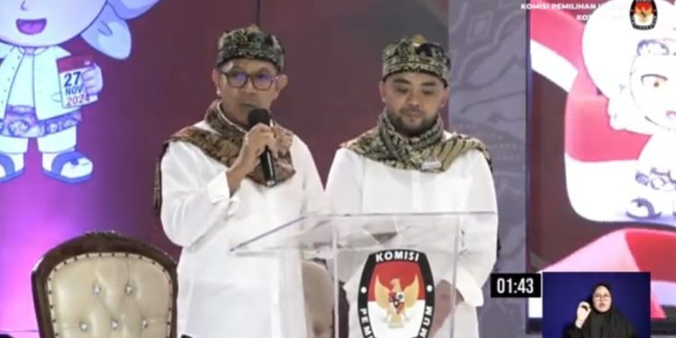 Calon Wali Kota Batu, Nurochman sebut angka pengangguran terbuka di Kota Batu sebesar 4, 52 persen pada tahun 2023 dalam Debat Publik Ketiga Pilkada Kota Batu 2024, Kamis (21/11/2024) malam kemarin. /Foto: Tangkapan layar YouTube KPU Kota Batu.