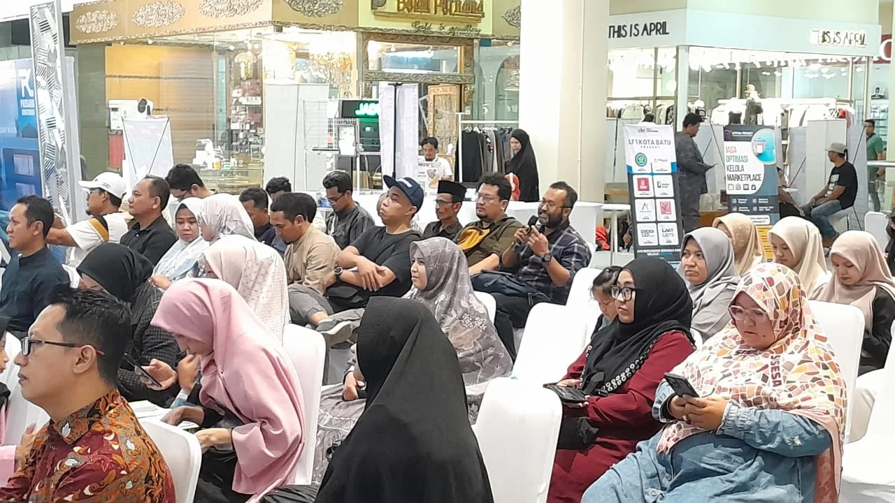 Peserta antusias mengikuti sesi tanya jawab seputar membangun keluarga bahagia bersama Kiai Thoha Abrori./Foto: Tugumalang.id/Bagus Rachmad Saputra.
