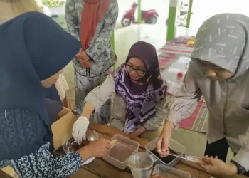 Para peneliti Prodi Bioteknologi Universitas Negeri Malang. Foto/dok UM