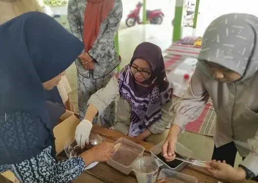 Para peneliti Prodi Bioteknologi Universitas Negeri Malang. Foto/dok UM