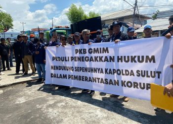Demo PKB GMIM yang dipimpin tersangka Joseph Stefanus Kopalit. Foto: dok.