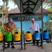 Tim pengabdian kepada masyarakat ITN Malang menggaungkan peduli sampah di lingkungan sekolah. (Foto/dok. ITN Malang)