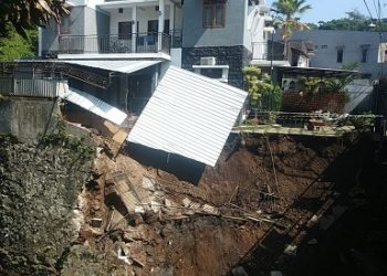 Kondisi dampak plengsengan sungai ambrol di Kota Malang. (Foto/M Sholeh)