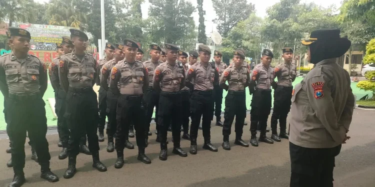 Polres Batu turut dibantu personil dalmas Polda Jatim amankan Pilkada Kota Batu 2024. Foto: Polres Batu