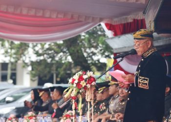 Bupati Malang, Sanusi saat membacakan amanat Inspektur Upacara. Foto: Pemkab Malang