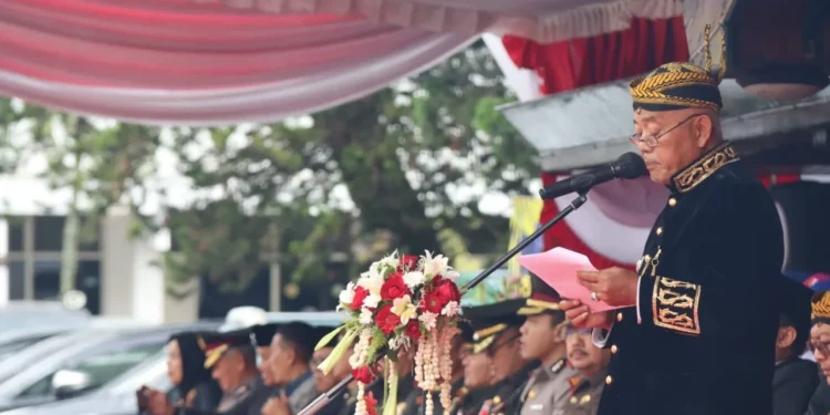 Bupati Malang, Sanusi saat membacakan amanat Inspektur Upacara. Foto: Pemkab Malang