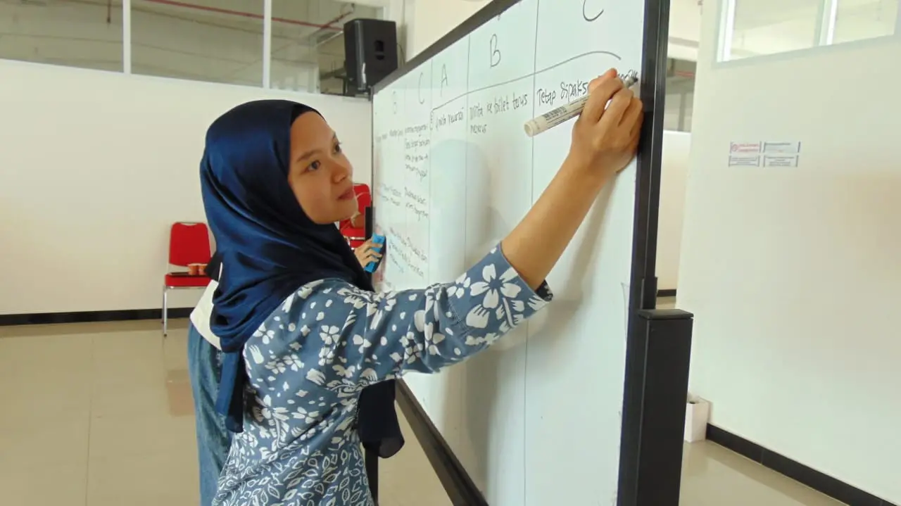 Peserta mempraktikkan langsung materi yang telah disampaikan oleh pemateri./Foto: Tugumalang.id/Bagus Rachmad Saputra.