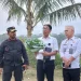 Pembimbing Kemasyarakatan Ditjenpas, Junaedi didampingi Kadivpas Jatim, Heri Azhari dan Kalapas Malang, Ketut Akbar Herry Achjar meninjau hasil pertanian Sarana Asimilasi Edukasi Lapas Kelas I Malang. (Foto/dok.)