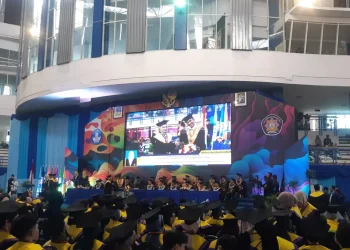 Ratusan mahasiswa Polinema dikukuhkan dalam wisuda tahap IV 2024. (Foto/M Sholeh)