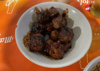 Rekomendasi tempat makan bakso bakar di Kota Malang yang rasanya terkenal enak./Foto: Google Review Bakso Bakar Pak Man/Guntur Irawan.