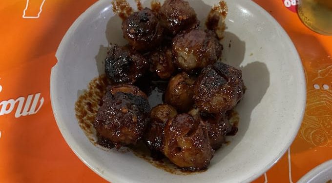 Rekomendasi tempat makan bakso bakar di Kota Malang yang rasanya terkenal enak./Foto: Google Review Bakso Bakar Pak Man/Guntur Irawan.