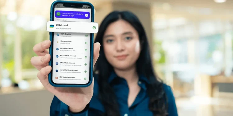 Ilustrasi top up GoPay yang kini bisa lewat kartu debit VISA dan Mastercard. (Foto/dok.)
