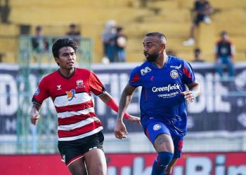 Arema FC sukses mengalahkan tuan rumah Madura United dengan skor akhir 4-2 pada laga pekan ke-11 BRI Liga 1 2024/2025, Kamis (21/11/2024) sore kemarin. /Foto:Instagram @aremafcofficial.