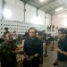 Anggota KPU RI, Yulianto Sudrajat saat meninjau kesiapan logistik di gudang logistik KPU Kota Malang. (Foto/M Sholeh)