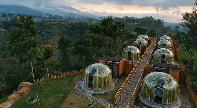 Rekomendasi tempat glamping di Malang yang cocok buat melepas penat rutinitas sehari-hari. /Foto: Google Review Maron Valley Pujon/Syarif Eiger.